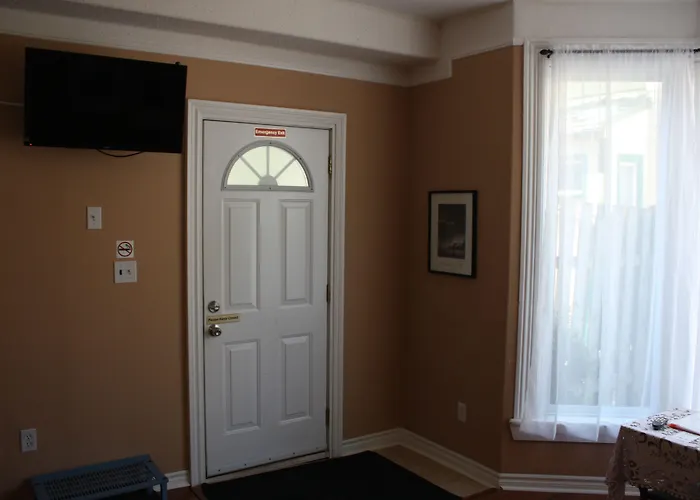 Ellis House Bed & Breakfast